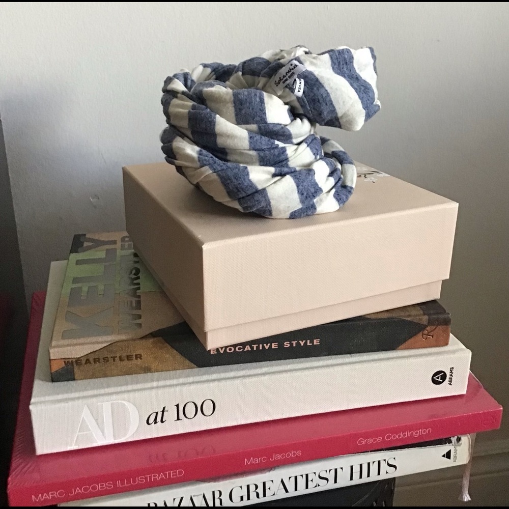Splendid Super stylish striped scarf